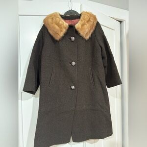 Vintage Brown Woman’s Coat with Fur Collar